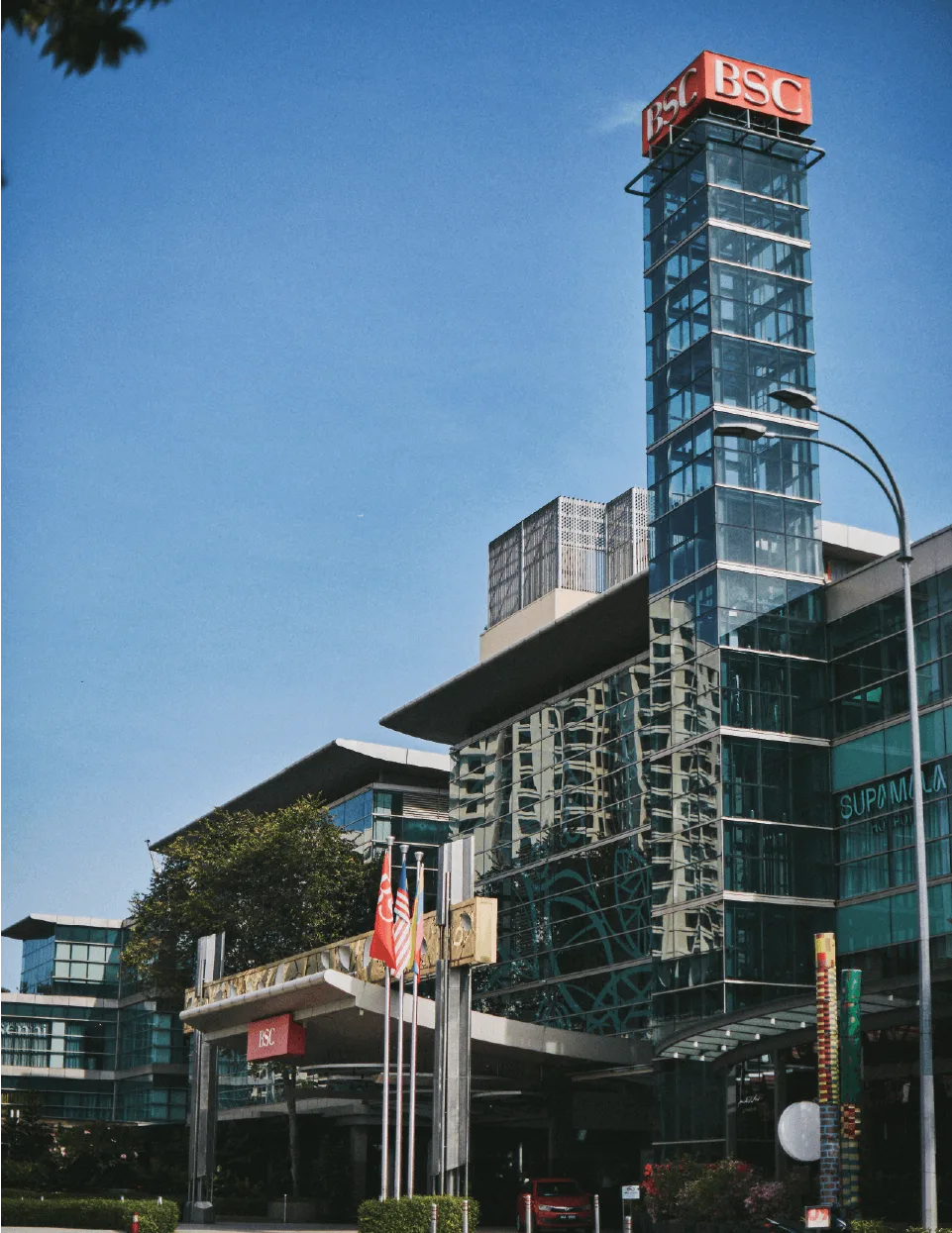 Bangsar Shopping Centre 与 BRDB 开发的整个街区，取自 111 Menerung 项目网站，吉隆坡