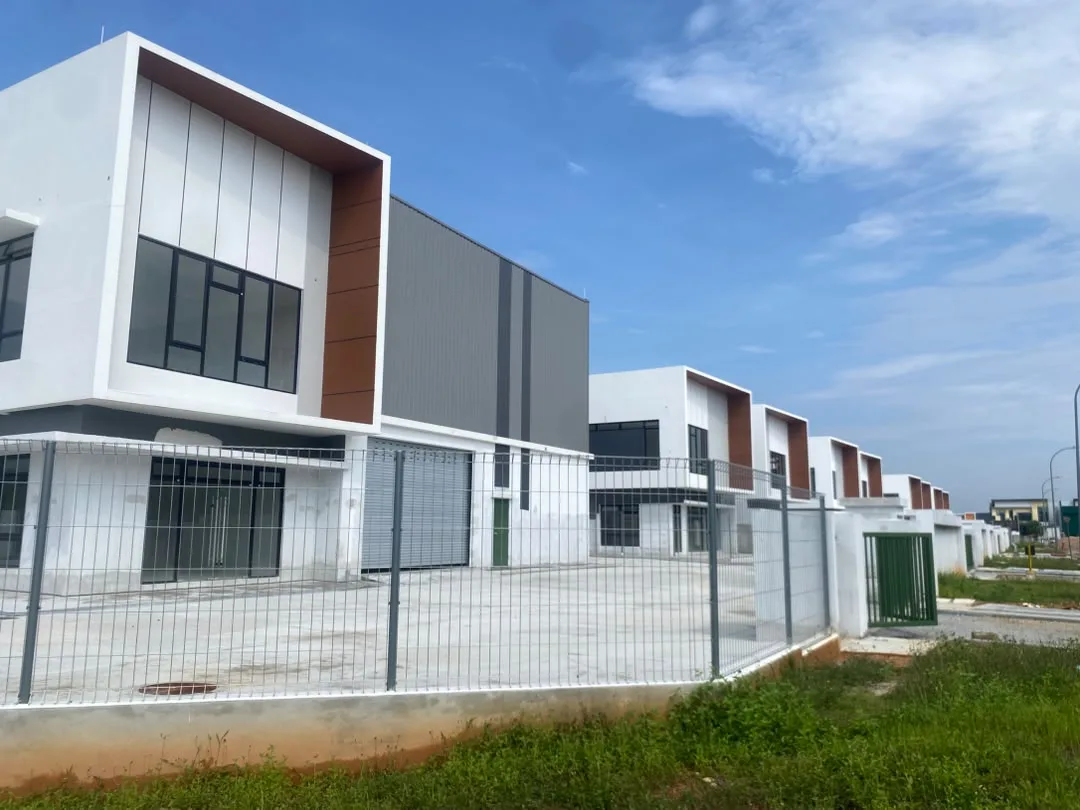 Setia Edge 第二张工地进度照片，2026 年 7 月 7 日——土方与平台整平