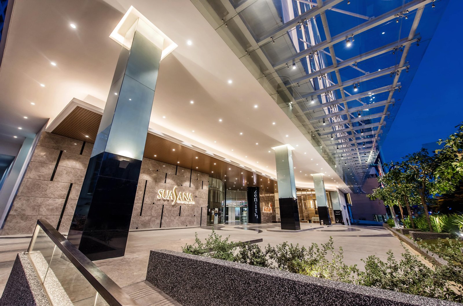 Suasana Iskandar Malaysia podium and Zenith Lifestyle Centre retail frontage on Jalan Trus, Johor Bahru