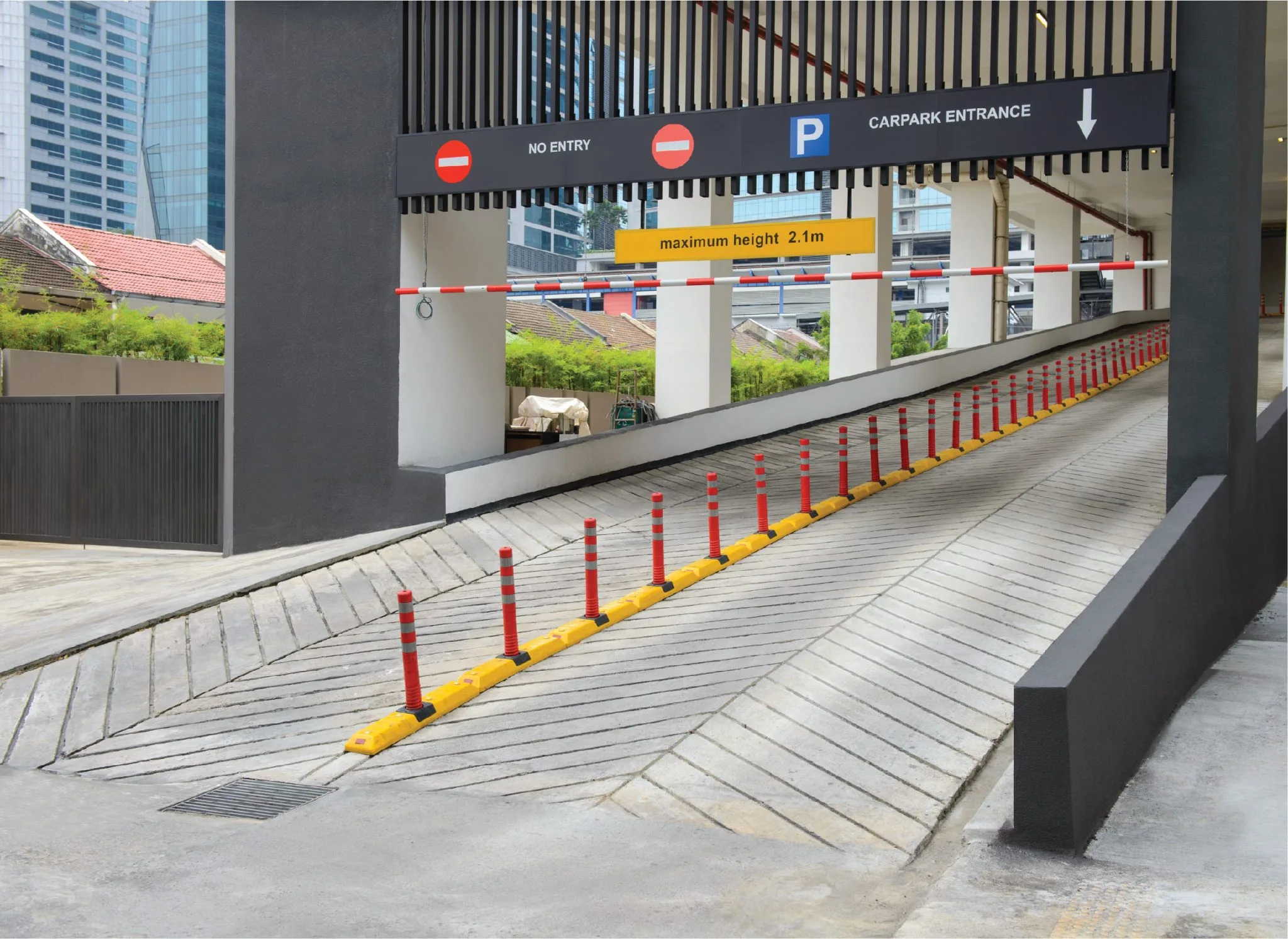 The Maxxon Residences 可直达各停车层的快速坡道，雪兰莪蕉赖 Bandar Damai Perdana