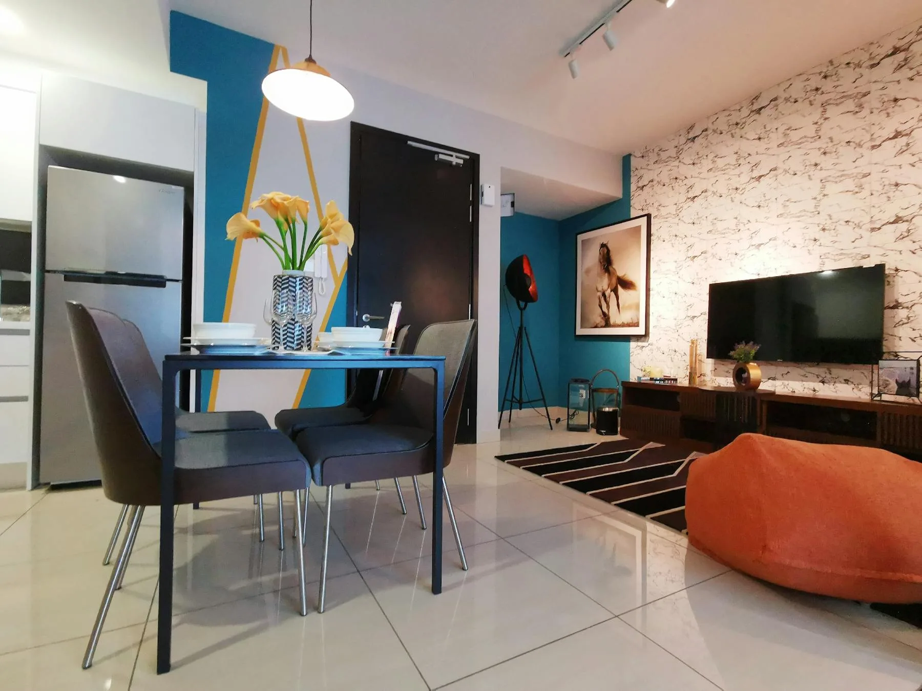 Almãs @ Puteri Harbour Show unit living and dining area