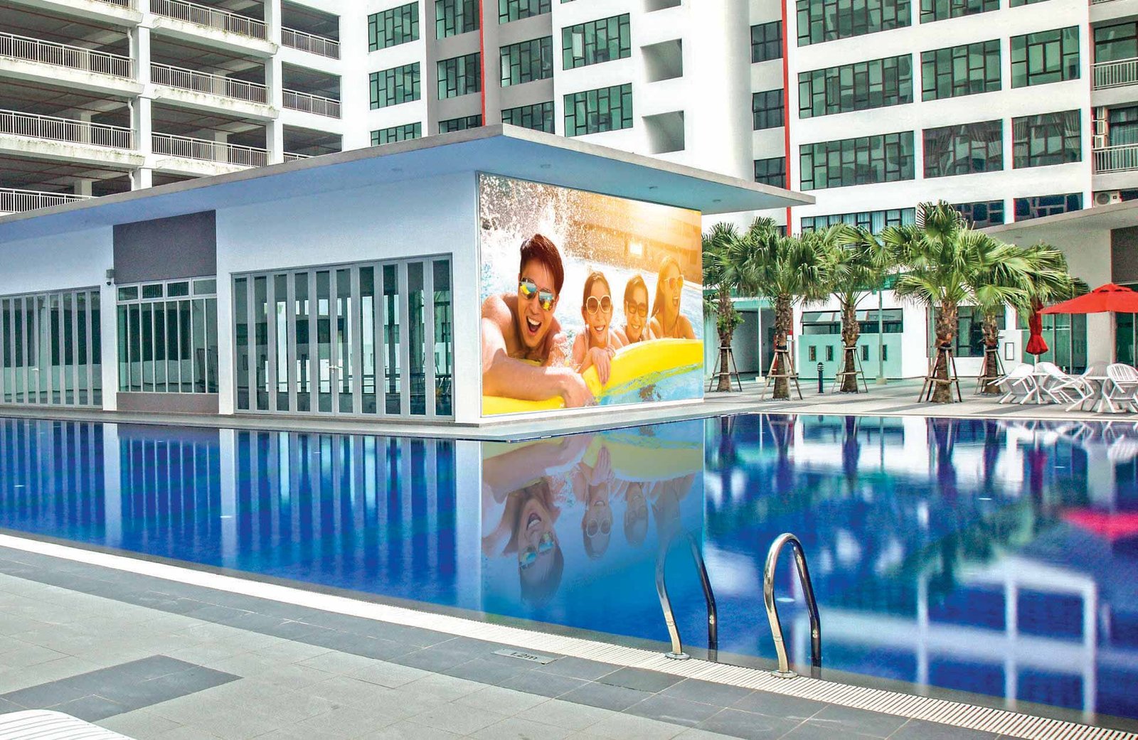 Austin Regency (Pangsapuri Austin Perdana) Poolside deck