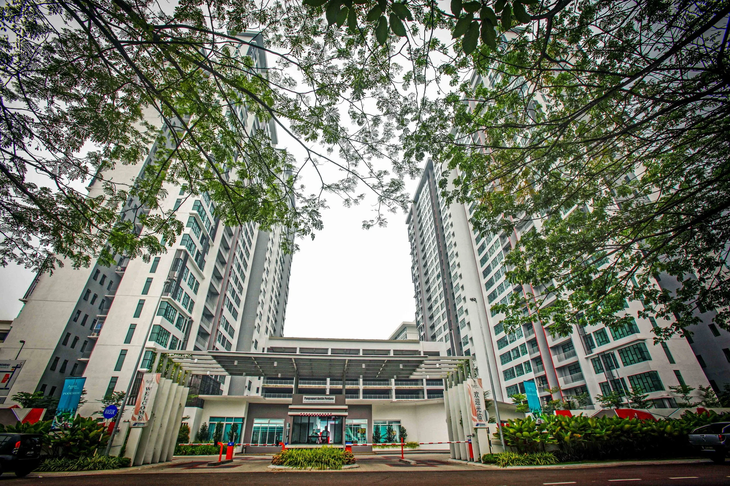 Austin Regency (Pangsapuri Austin Perdana) Towers seen from the courtyard
