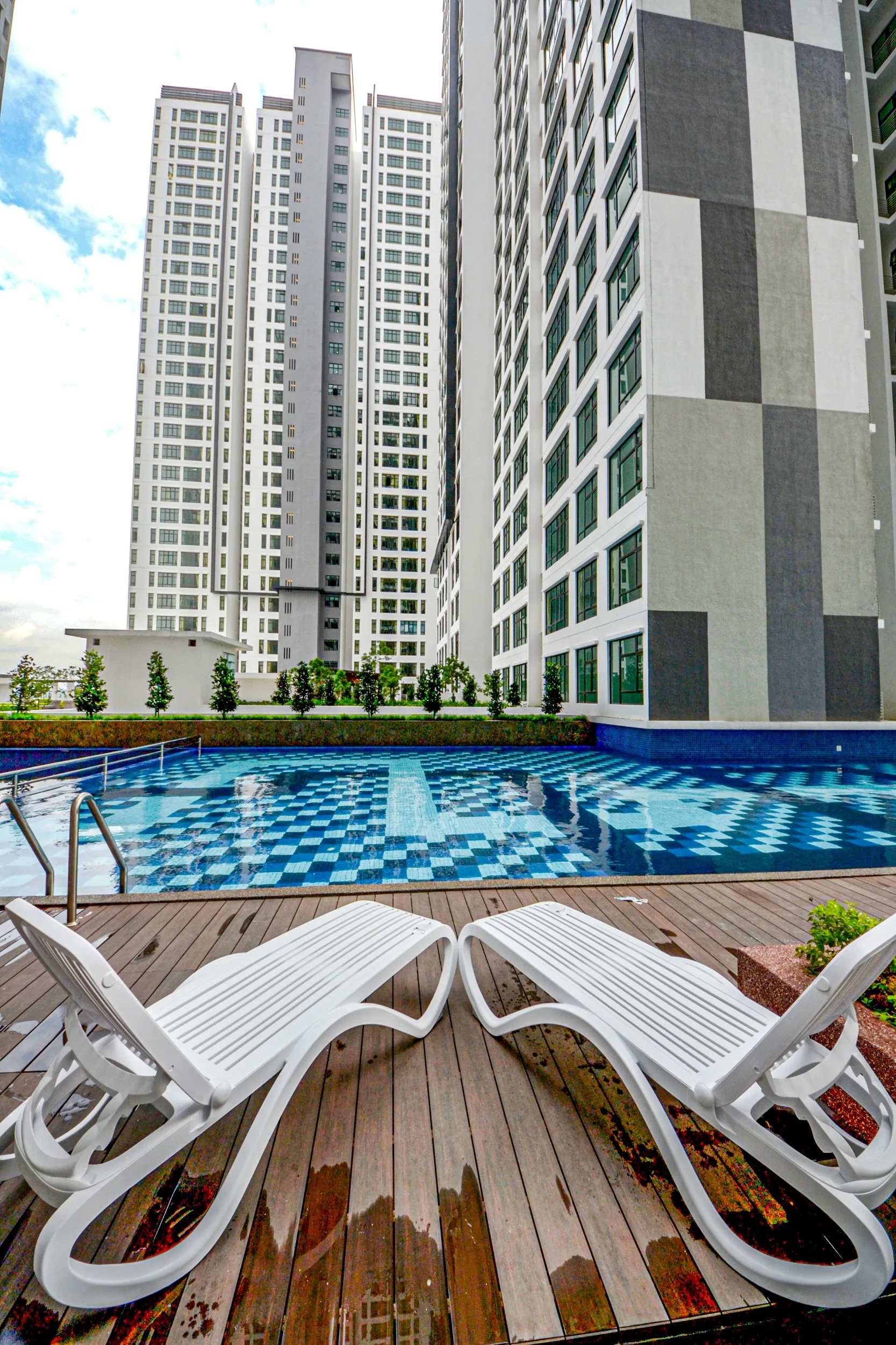 D'Summit Residences @ Kempas Utama Swimming pool