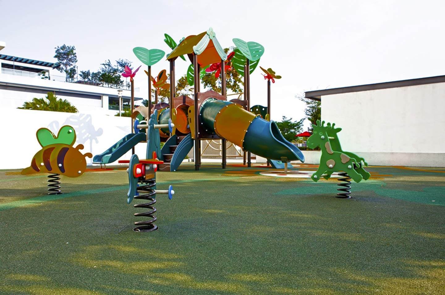 Molek Pine 3 Children's playground