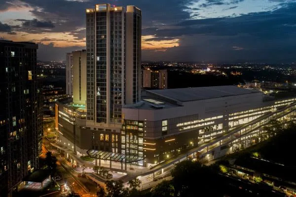 Paradigm Residence 黄昏时的塔楼