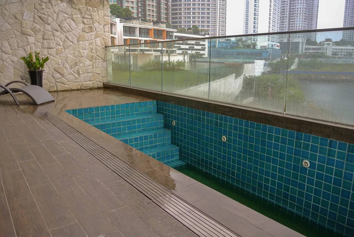 Puteri Cove Residences The SOHO tower pool
