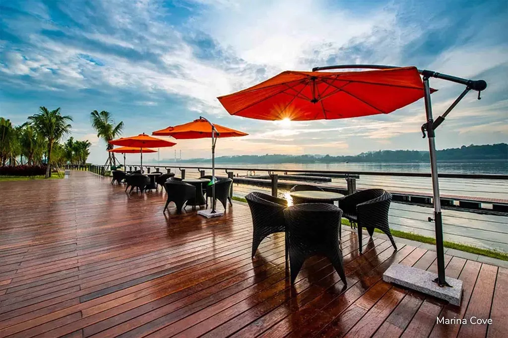 R&F Princess Cove The waterfront promenade