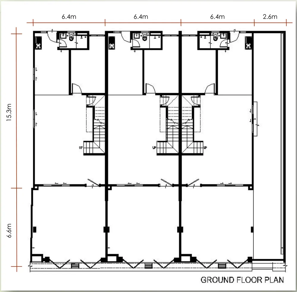 Air Itam 3-Storey Terrace 三间一排底层平面图——每间面宽 6.4 米,屋深 15.3 米另加 6.6 米车廊,槟城亚依淡