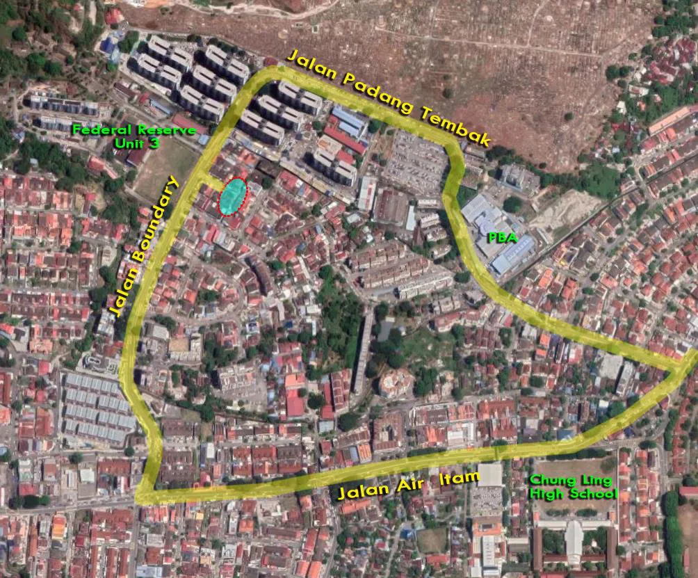 Air Itam 3-Storey Terrace 地段航拍图,位于 Jalan Boundary、Jalan Padang Tembak 与 Jalan Air Itam 环绕的区域内