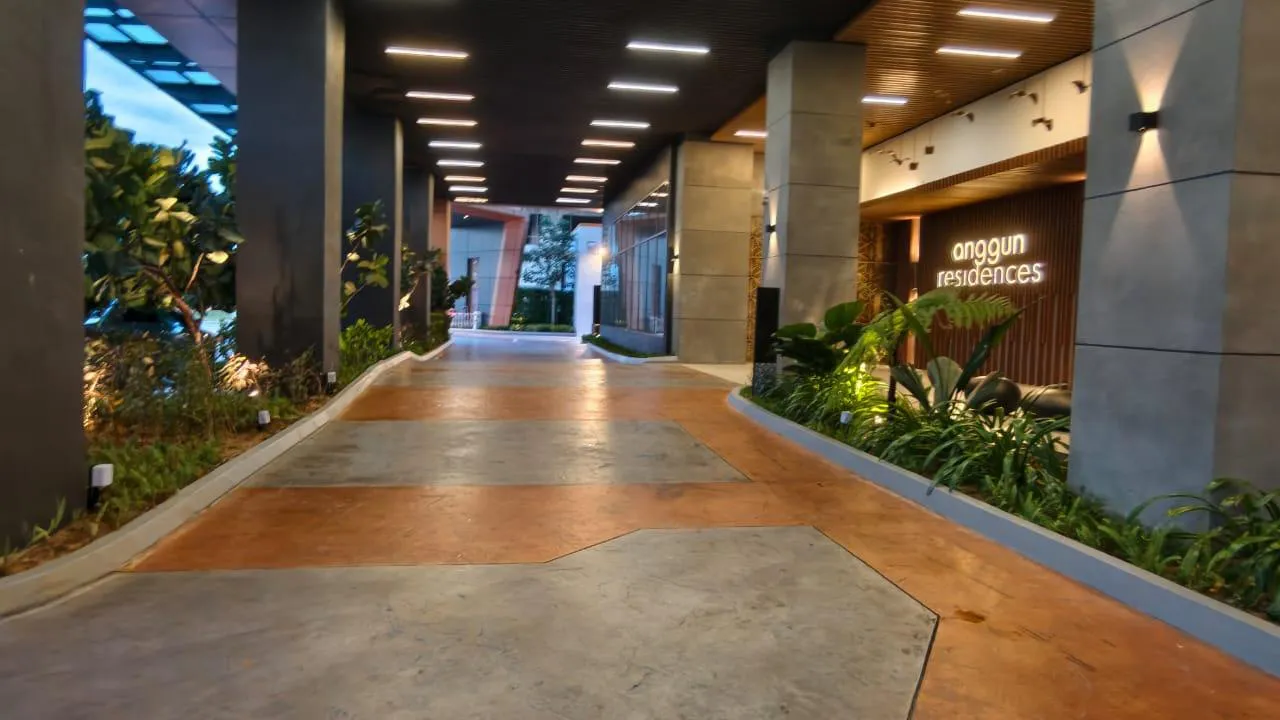 Anggun Residences 地面层入口走道实拍,峇都加湾