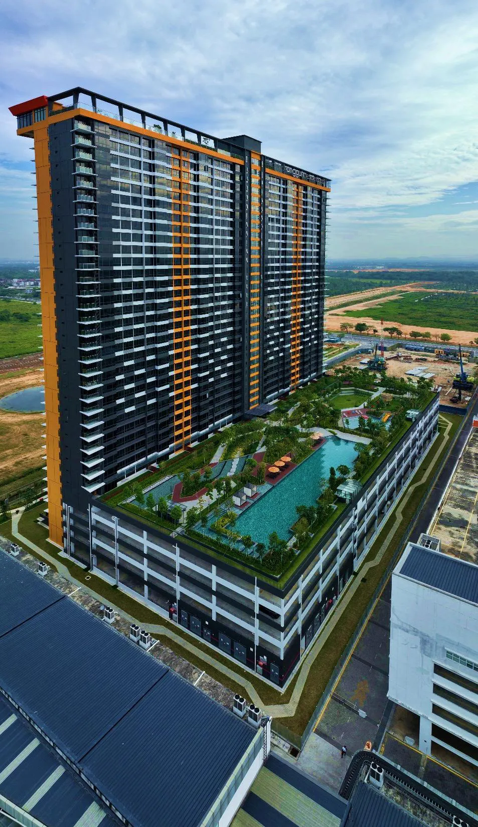 Anggun Residences 五楼平台泳池俯瞰实拍,峇都加湾
