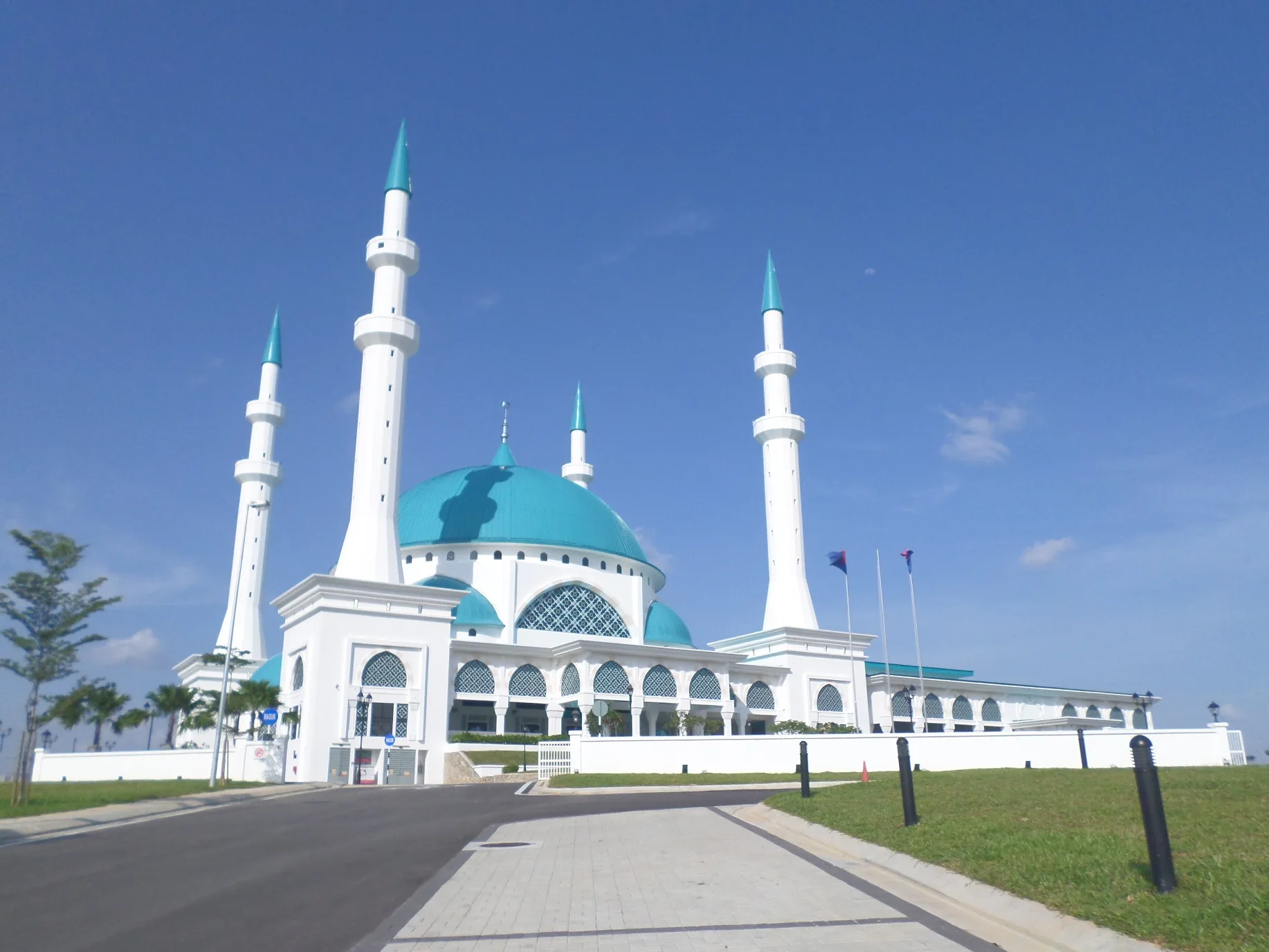 Sultan Iskandar Mosque, Bandar Dato Onn