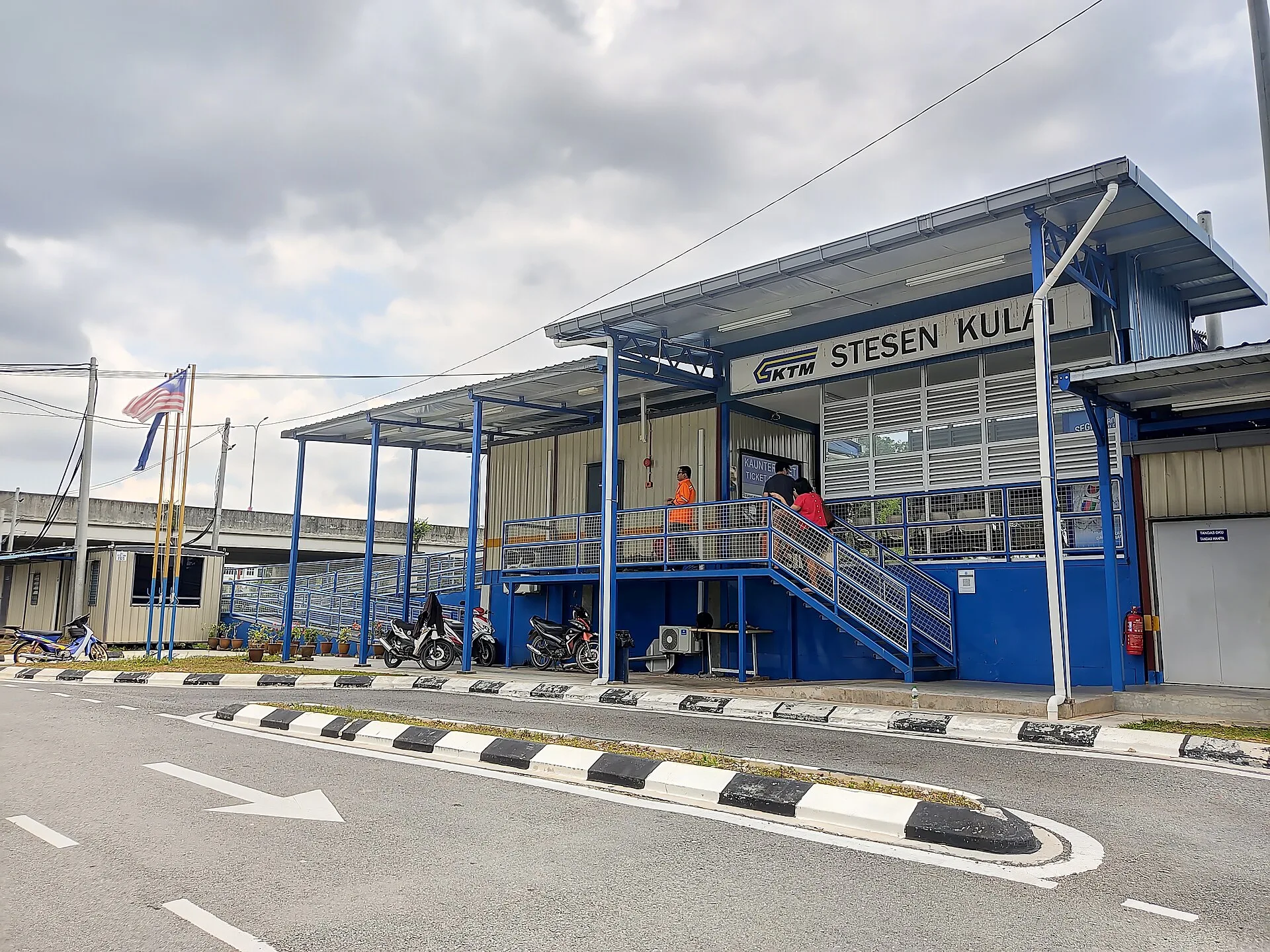 Kulai railway station exterior