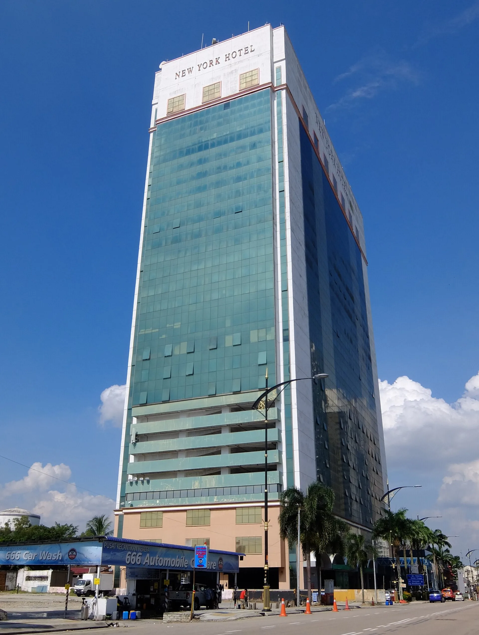 New York Hotel, Century Garden