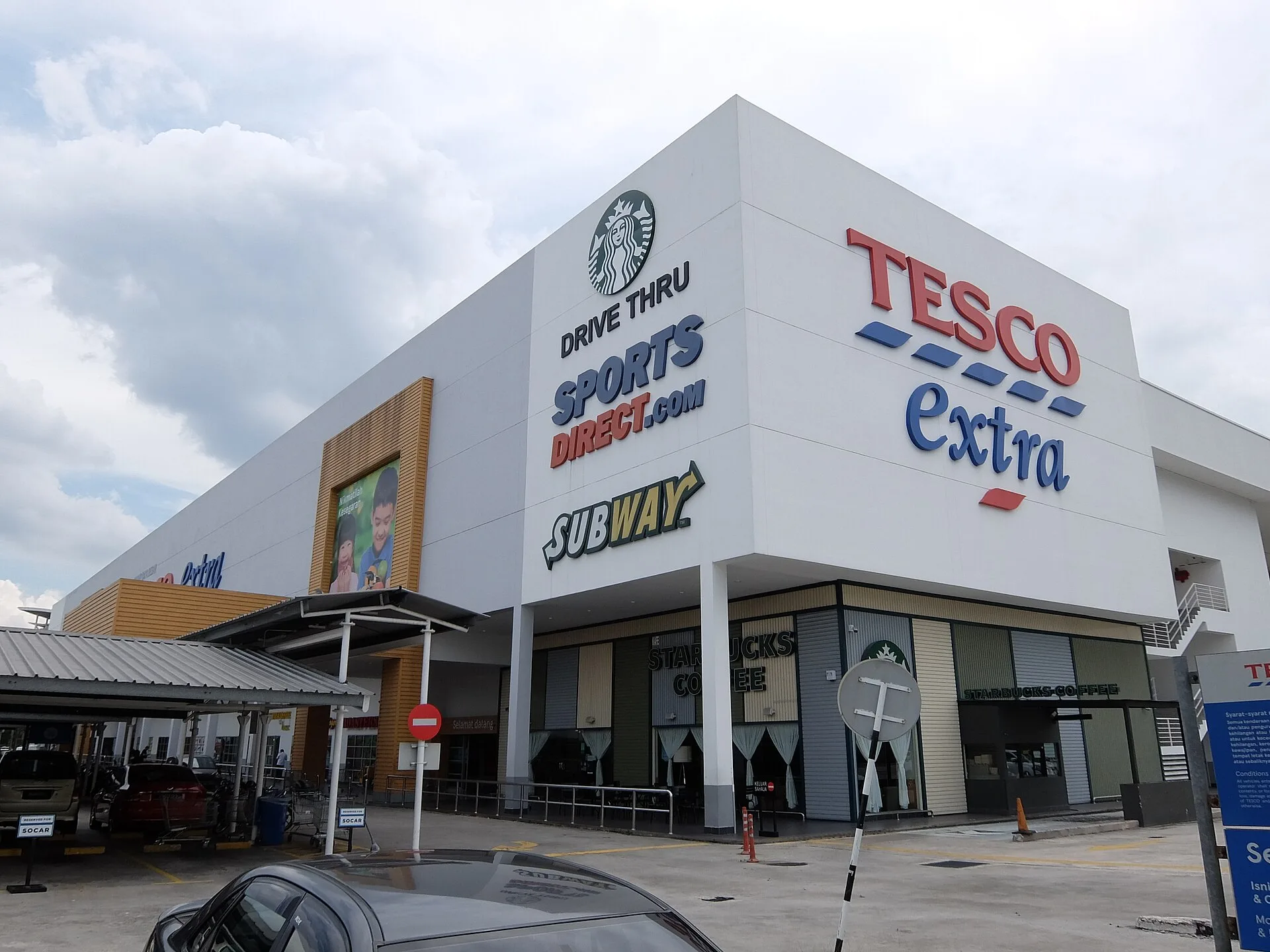 Tesco Extra, Desa Tebrau