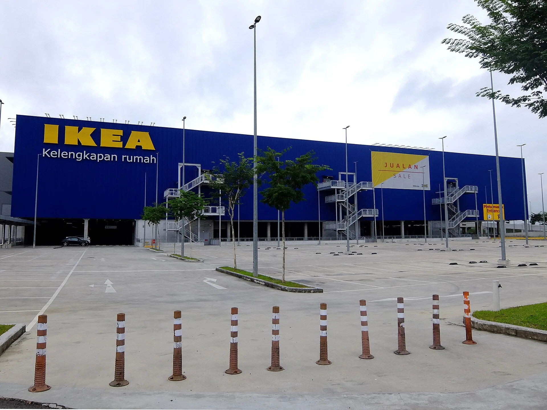 IKEA Tebrau, Desa Tebrau