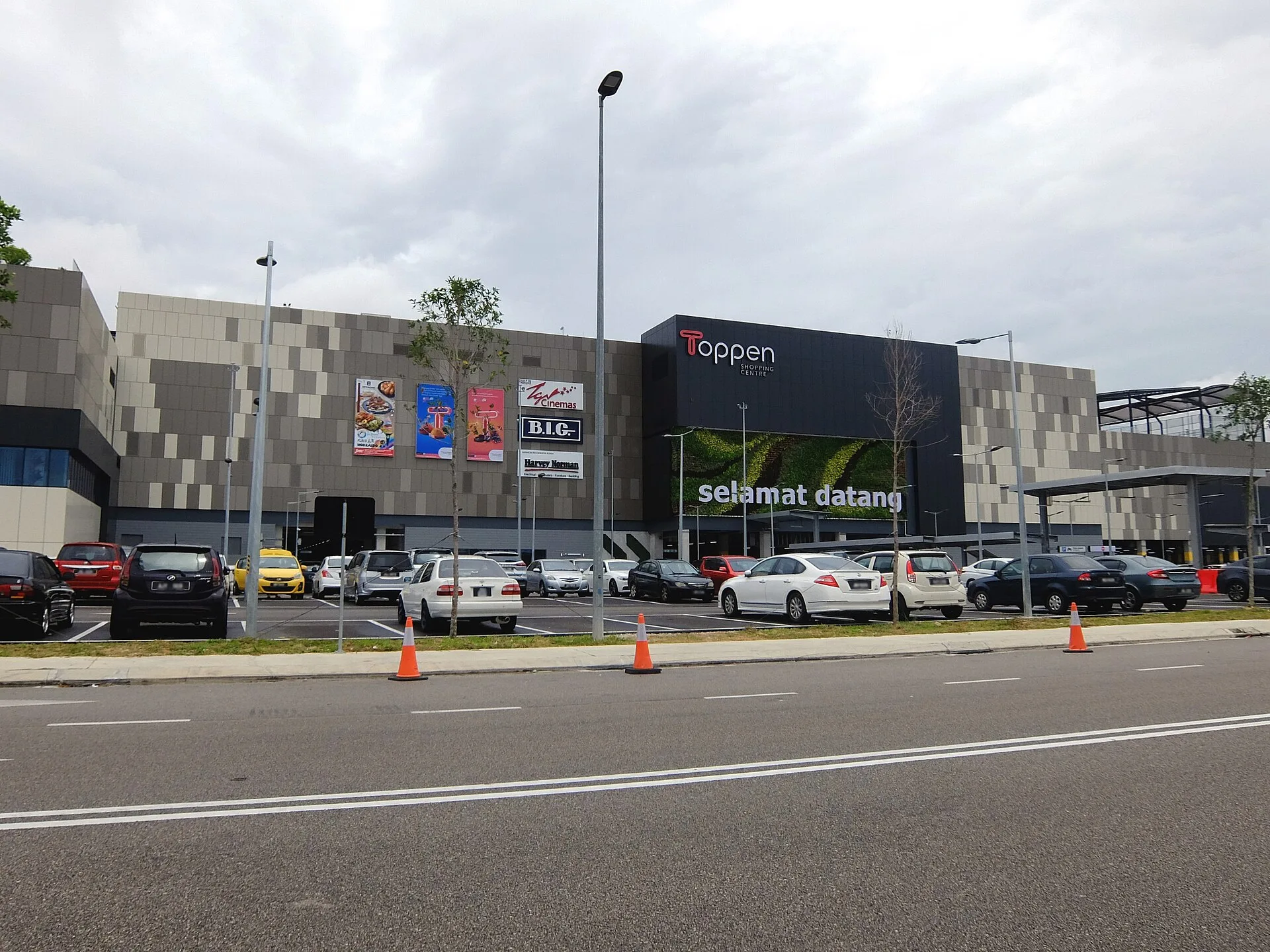 Toppen Shopping Centre, Desa Tebrau