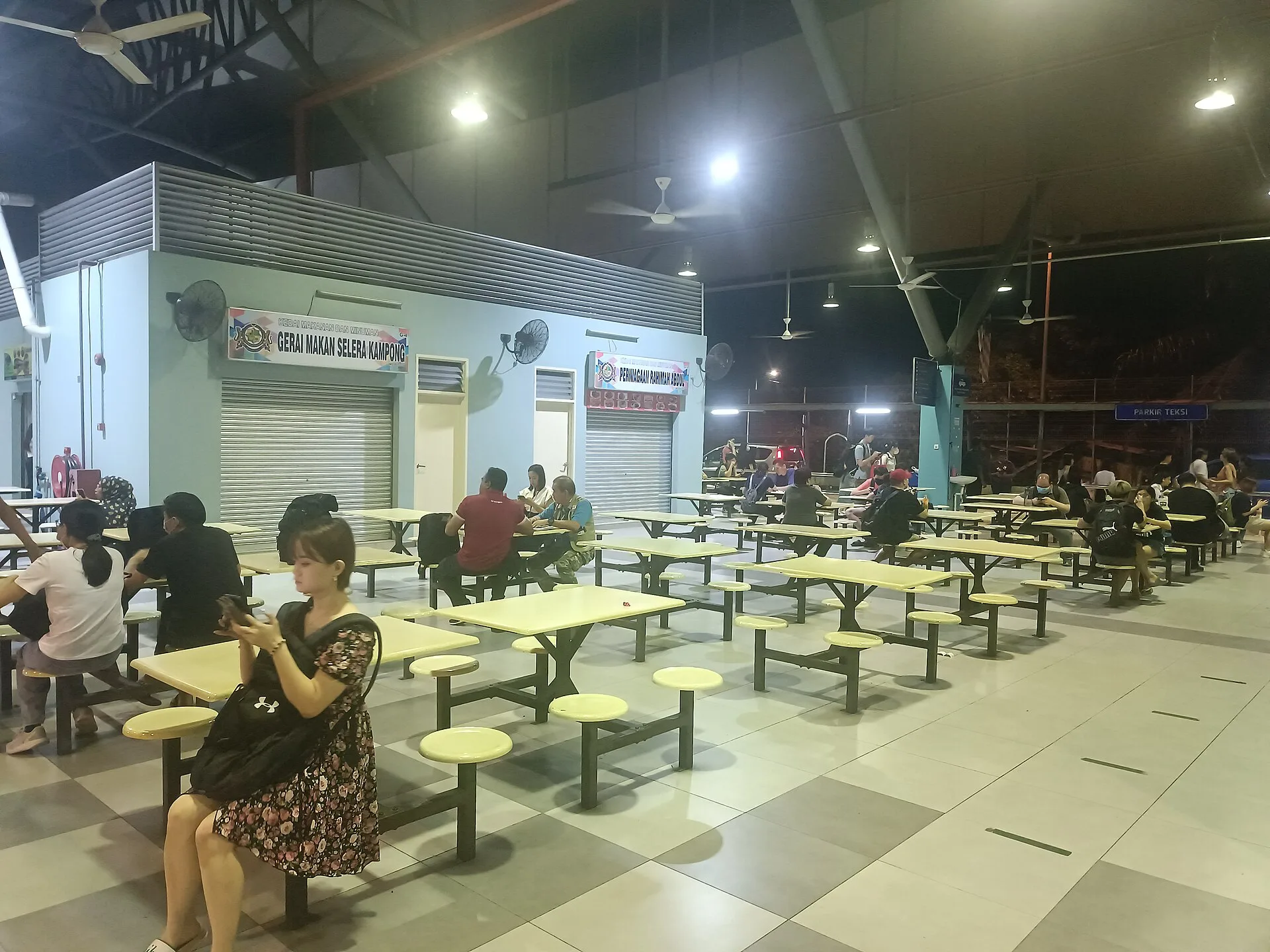Gelang Patah bus terminal at night