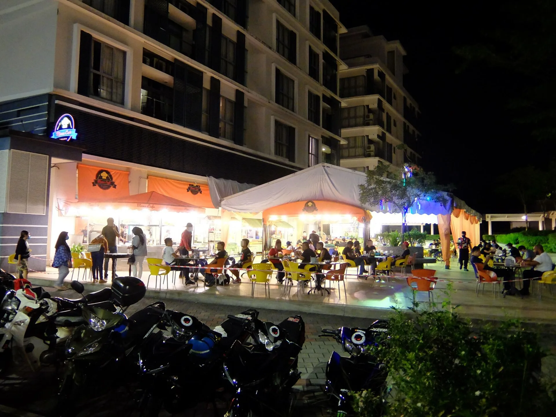 Mana Cafe shopfront, Puteri Harbour