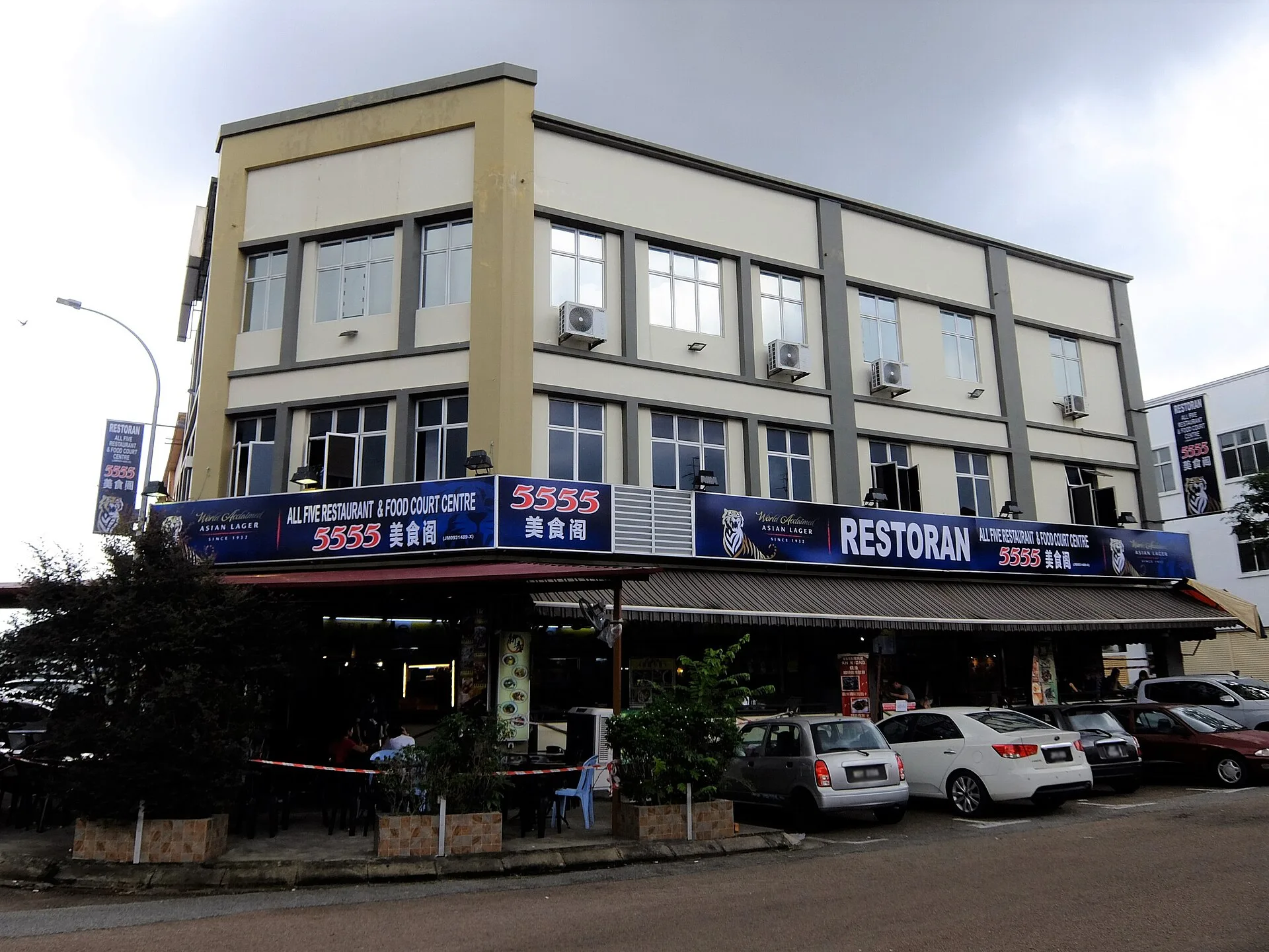 Food court shopfront, Setia Indah