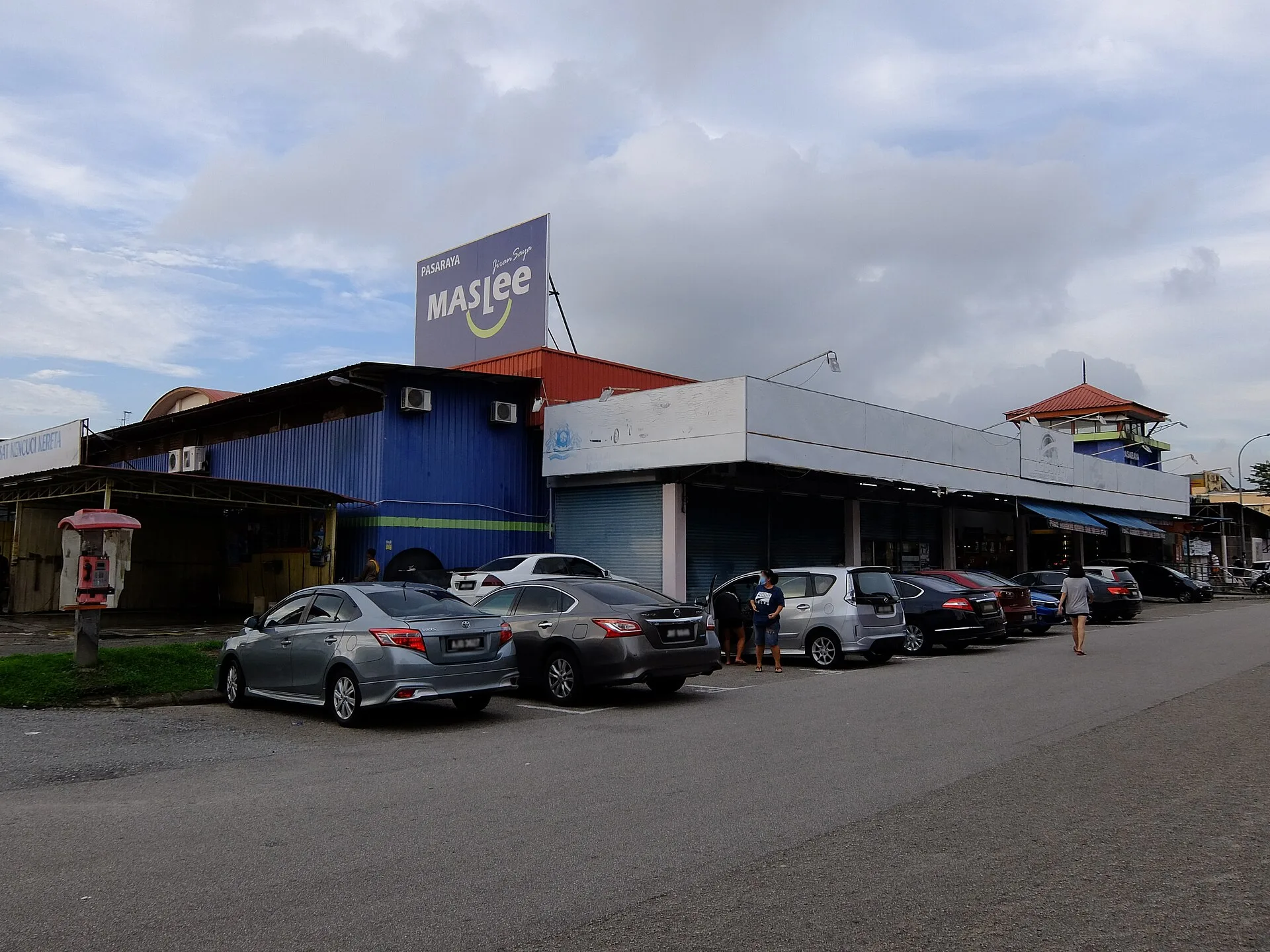 Maslee supermarket shopfront, Setia Indah