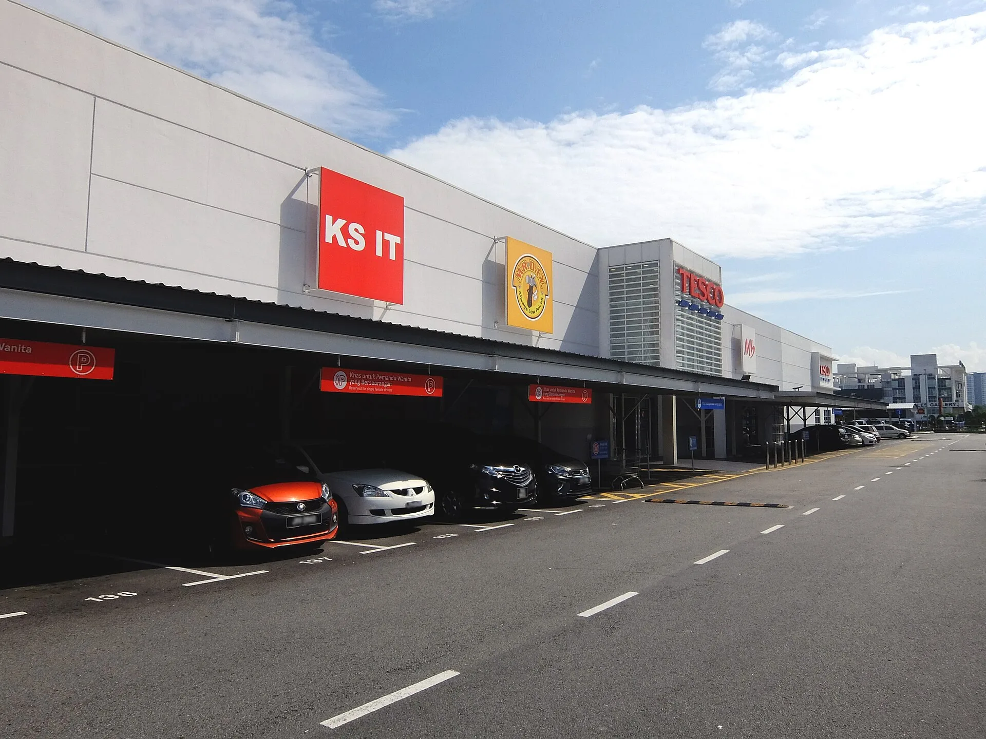 Tesco supermarket, Setia Tropika