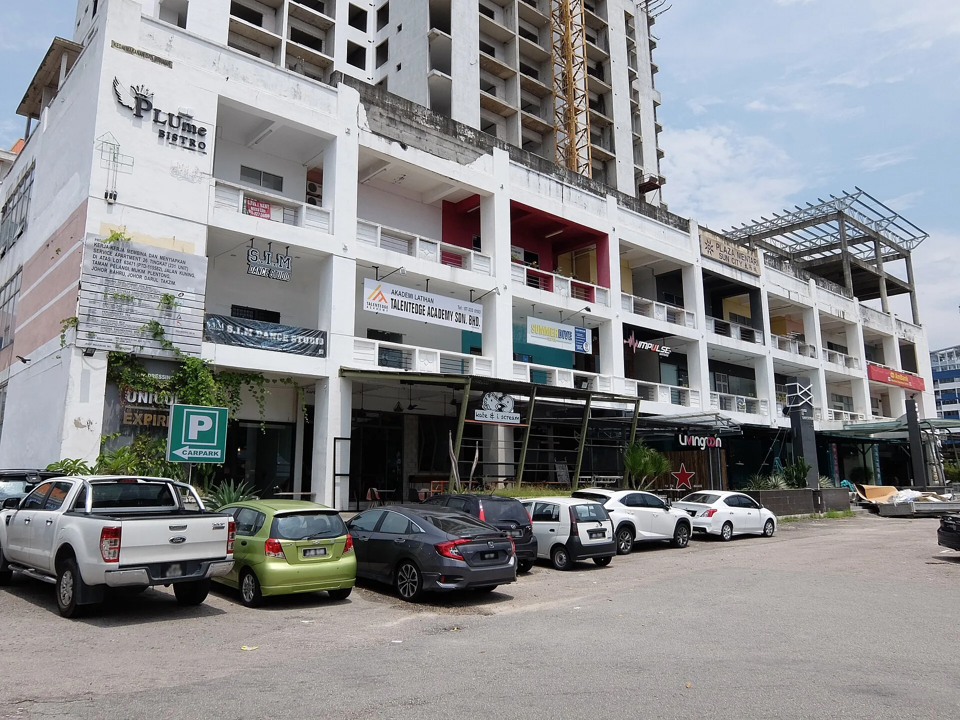 Mentari Plaza, Taman Pelangi