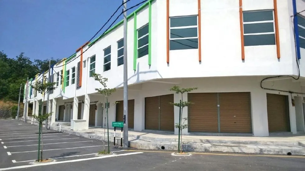 Row of completed double-storey shop offices with front parking bays at Batu Gajah Sentral (Taman Batu Gajah Transit), Batu Gajah, Kinta, Perak