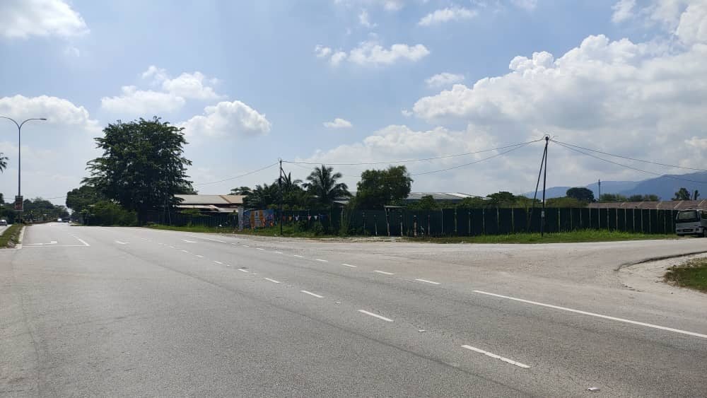 Jalan Kuala Kangsar frontage beside the hoarded Chemor Setia site, Chemor, Ipoh, Perak