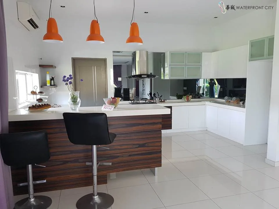 Kitchen with island counter in the Kingston show unit, Clearwater Bay Resort by Sunrise Palace Sdn Bhd, Waterfront City, Bandar Lahat Mines, Lahat, Ipoh, Perak