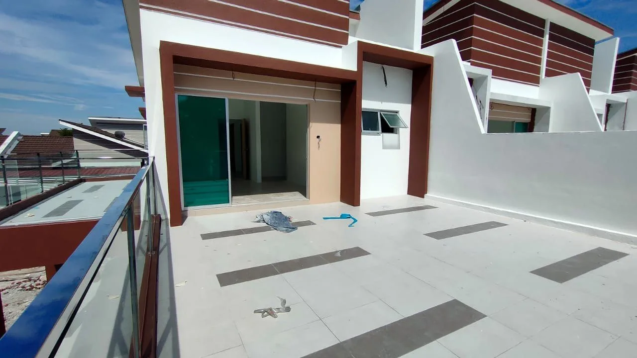 First-floor front balcony of a completed terrace house at Desa Tekkah Sentosa, Taiping, Perak