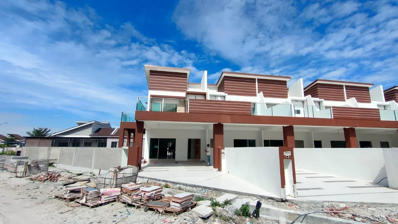 Photograph of completed double-storey terrace houses at Desa Tekkah Sentosa by Comfort Mainland Sdn Bhd, Asam Kumbang, Taiping, Perak