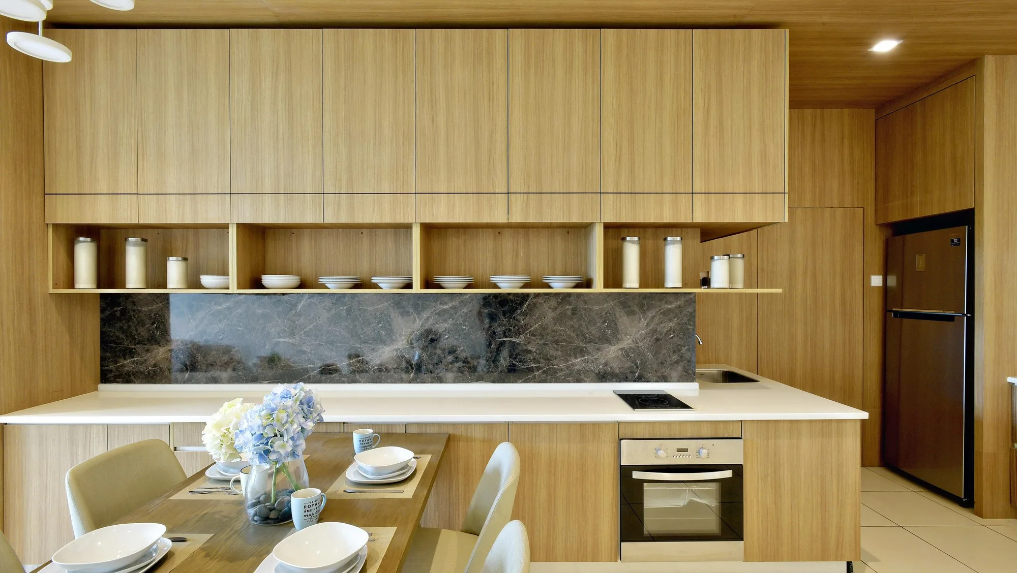沙巴斗亚兰 Telipok E Residence A 型示范单位：装修后的干厨房与饭厅（发展商手册）