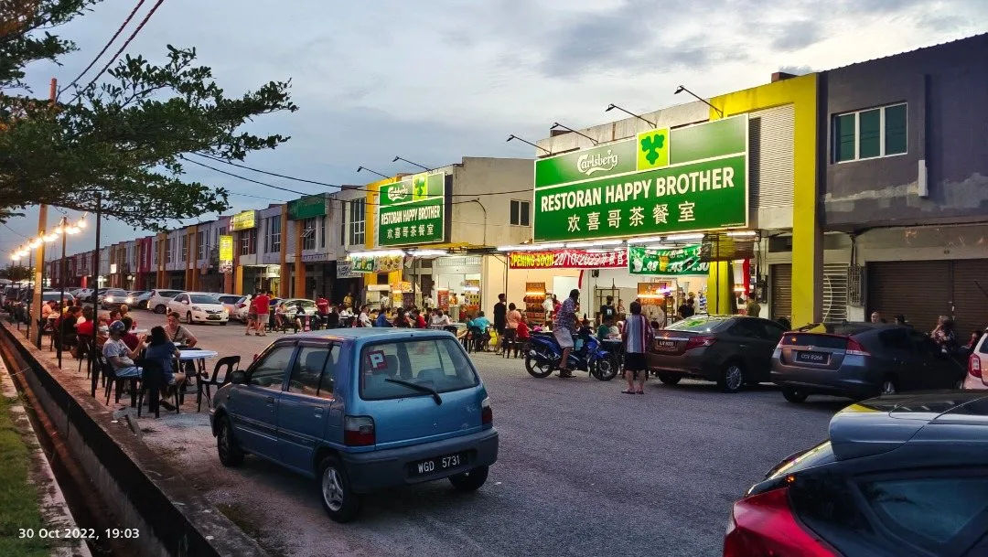 Existing shop row with restaurants along a main road in Panorama Lapangan Perdana, Ipoh South, Perak