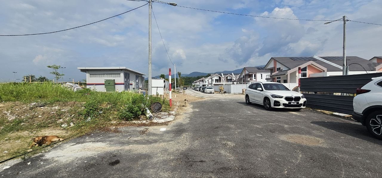 Road into the Klemeru Phase 4 site beside completed earlier-phase houses, Chepor, Ipoh, Perak