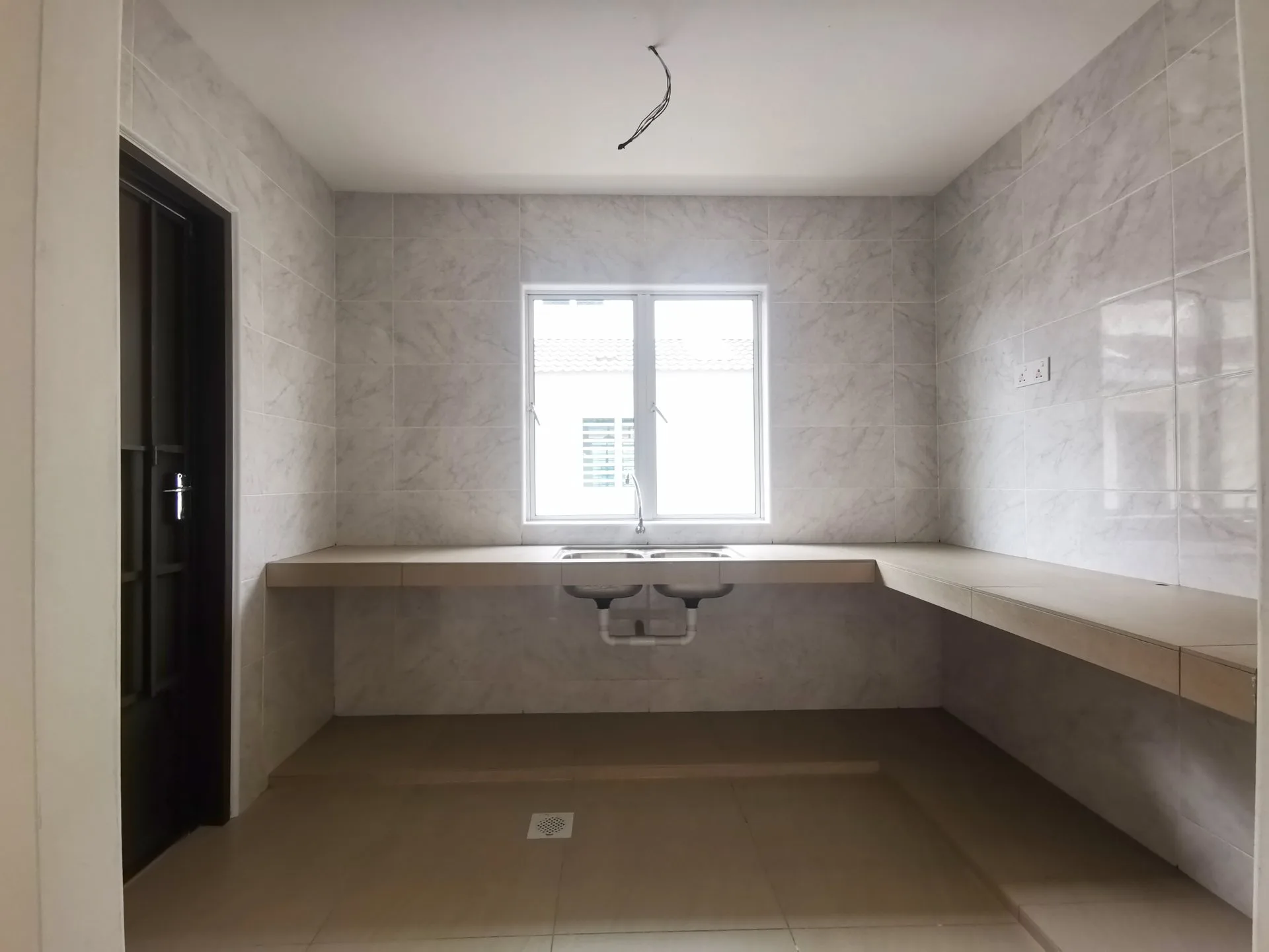 Kitchen with tiled counter and wall tiles in a Pearl Garden 1.5-storey terrace house, Ipoh