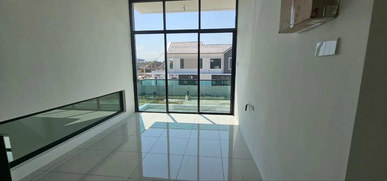 Upper-floor room opening to a balcony, Pinggiran Pengkalan Bayu 2.5-storey semi-D, Ipoh