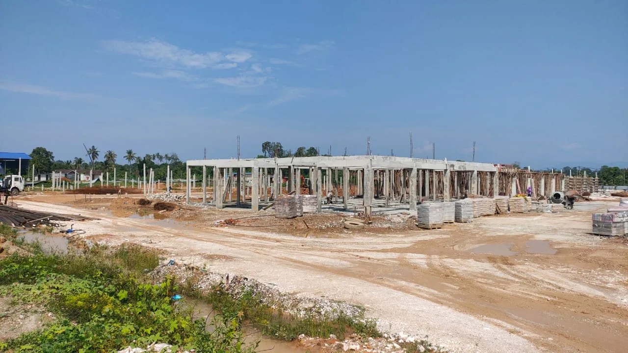 Row of terrace house structures under construction at Raia Saujana III, Kampung Kepayang, Ipoh