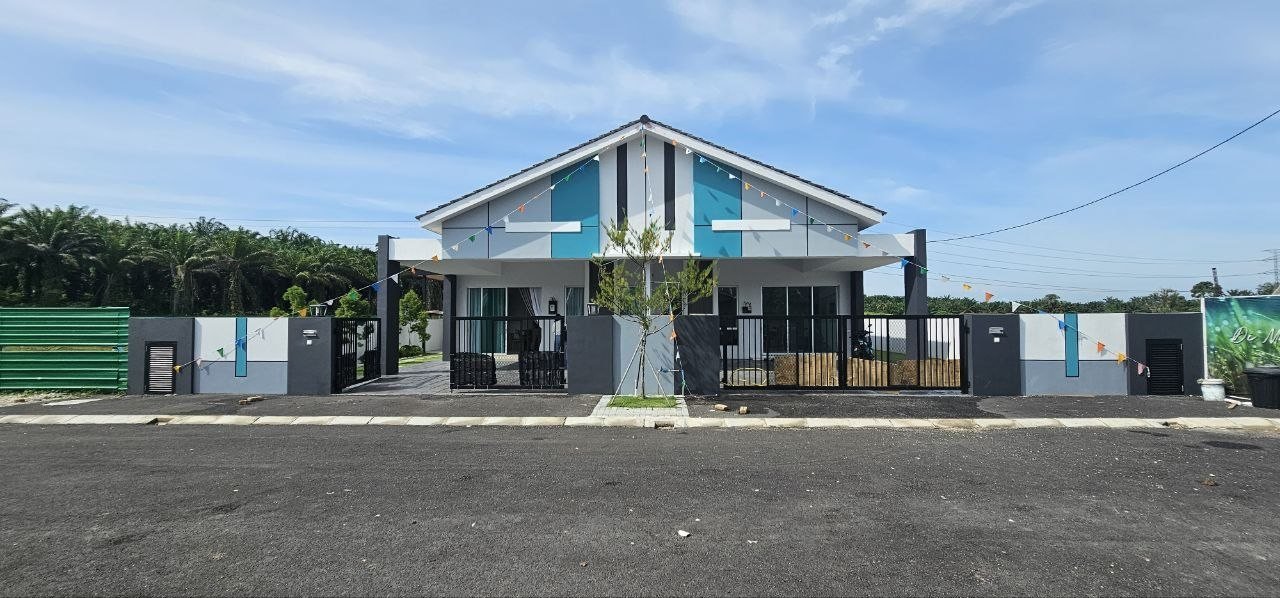 Completed single-storey semi-D cluster show house exterior at Rimbayu Tanjung Rambutan, Ipoh, Perak