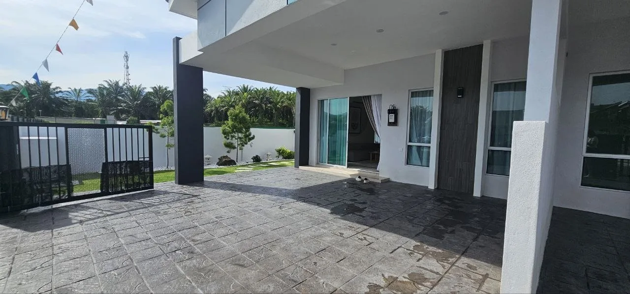 Car porch of the semi-D cluster show house at Rimbayu Tanjung Rambutan, Ipoh