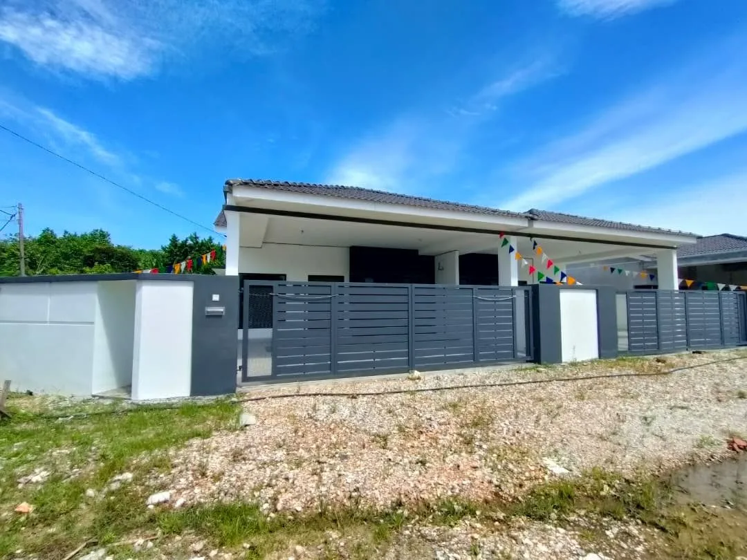 Pair of completed single-storey semi-detached show houses at Taman Anda by 3Peak Construction Sdn Bhd, Tasek, Ipoh, Perak