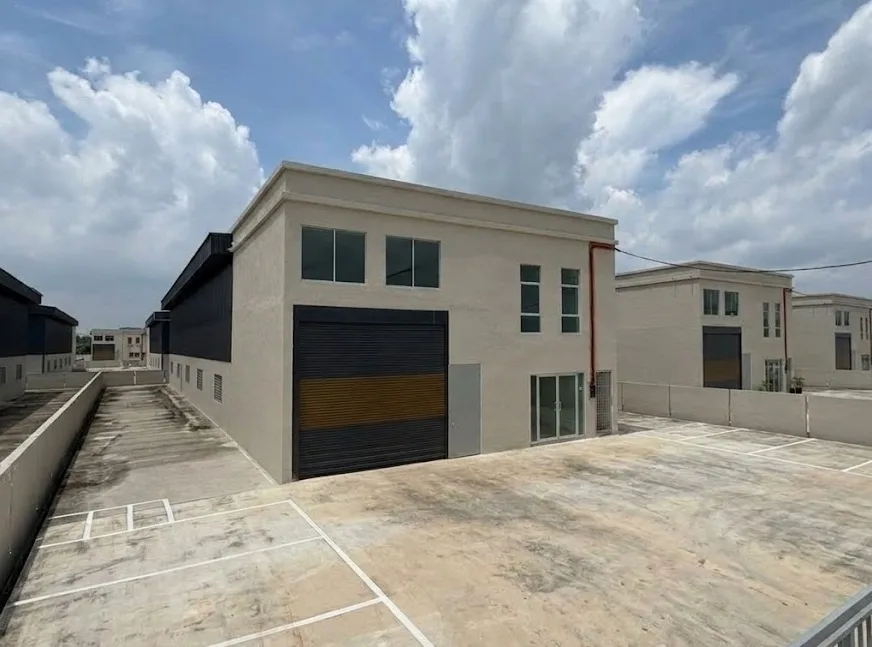 Exterior of a detached factory at Valdor @ Taman IKS Nafiri with a roller-shutter loading entrance