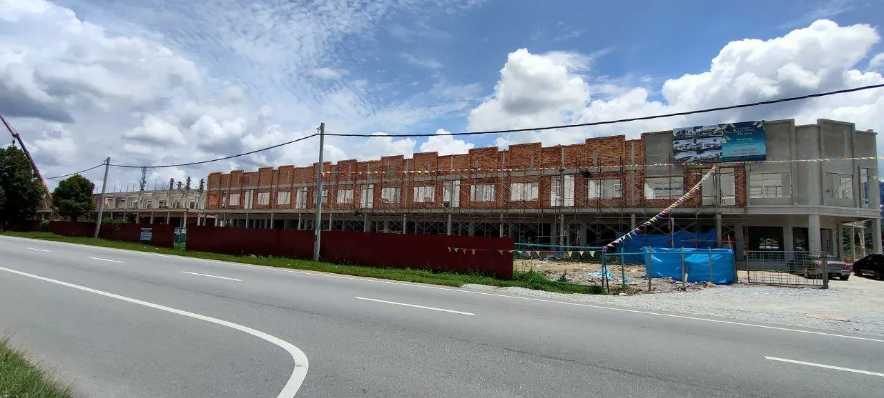 Construction of the shop-office row at Taman Kamunting Pelangi seen from Jalan Kamunting, October 2023, Kamunting, Taiping, Perak