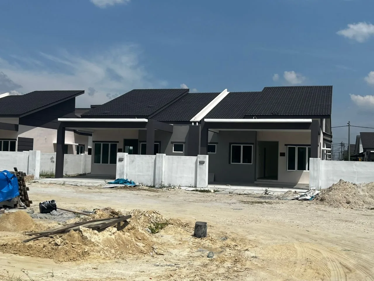 Single-storey cluster semi-detached houses under construction at Taman Klebang Ehsan by Perumahan Ehsan Sdn Bhd, Klebang, Chemor, Ipoh, Perak