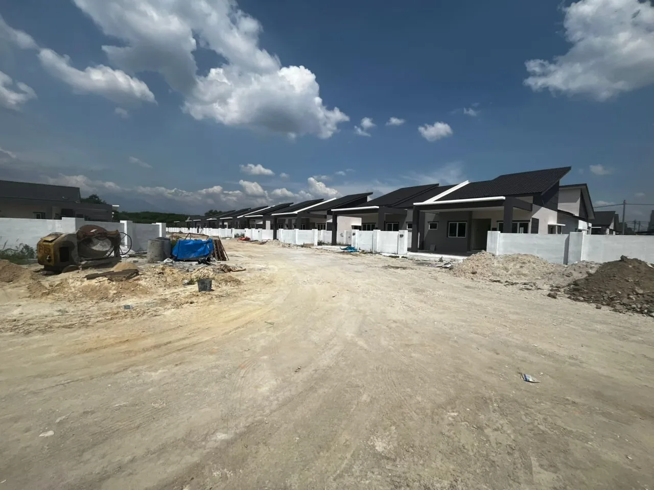 Street of new single-storey houses at Taman Klebang Ehsan, Klebang, Chemor, Ipoh, Perak