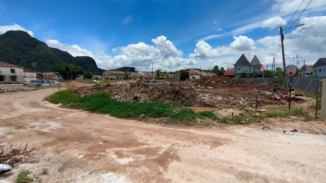 Taman Lapangan Indah site in Ipoh during site clearance, with the Gunung Rapat limestone hills behind, Perak