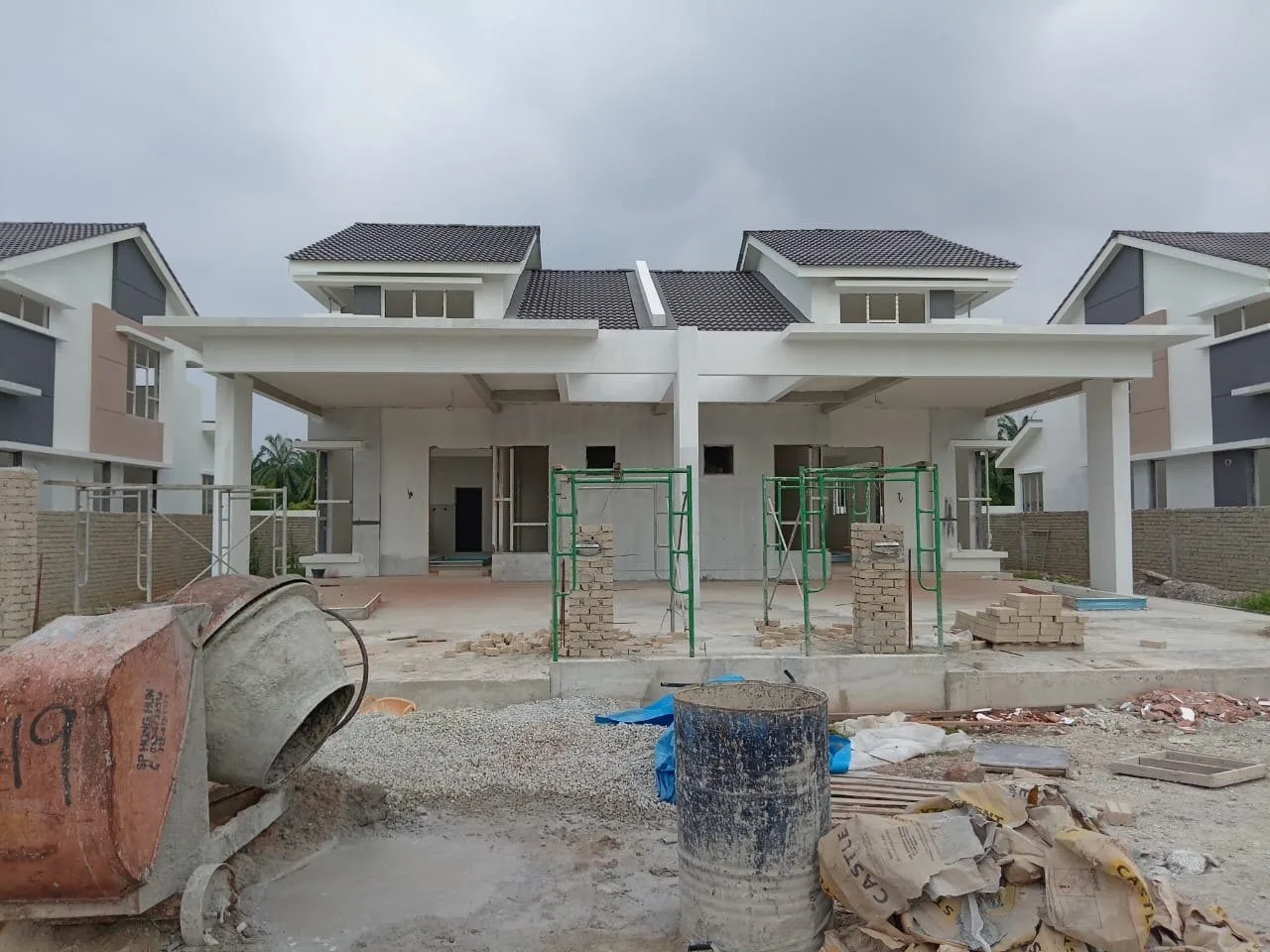 Single-storey semi-detached pair during finishing works at Taman Serai Perdana, Bagan Serai, Perak, May 2024