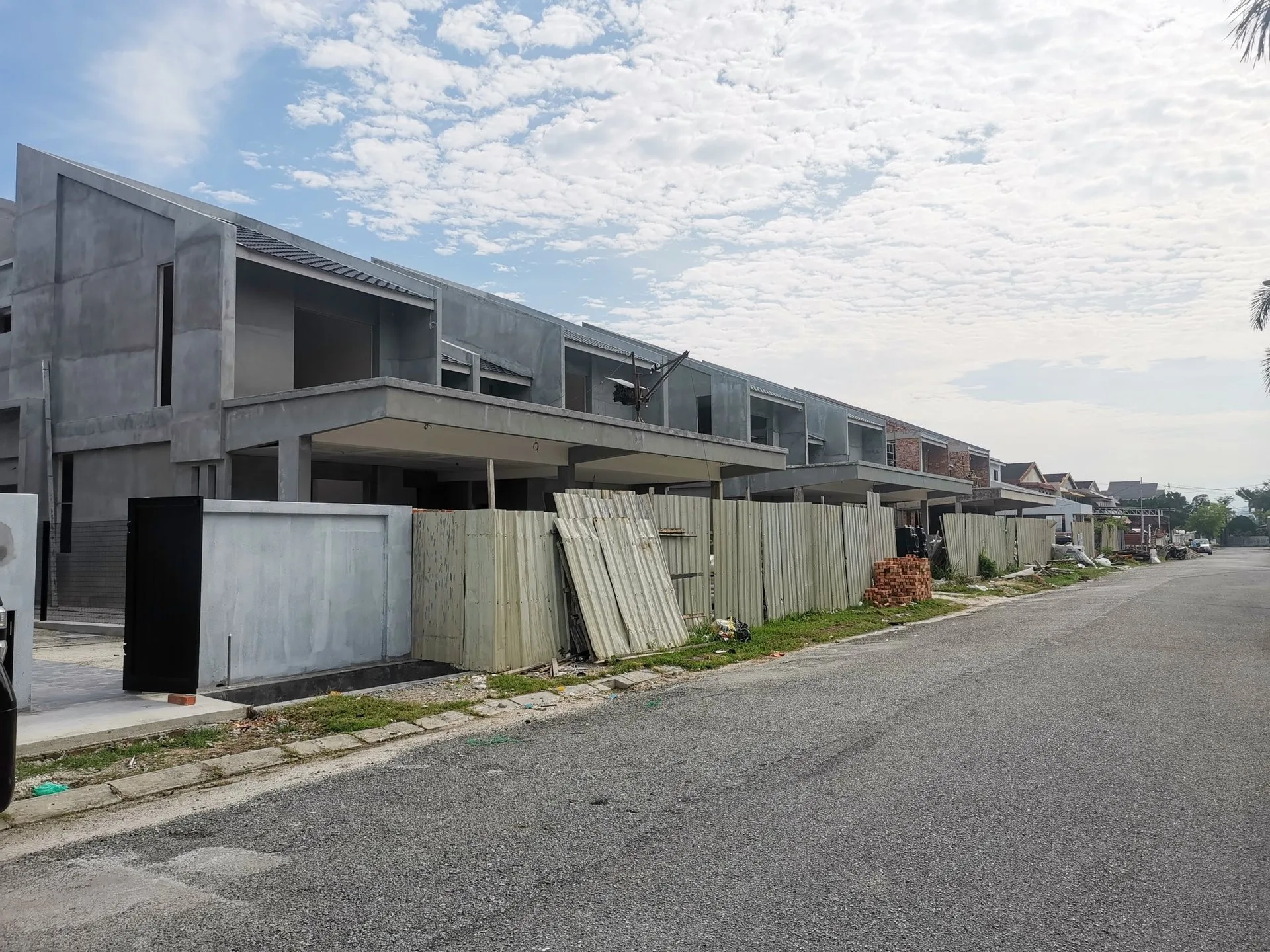 Row of semi-detached houses still under construction at The Aster @ Taman Sinfar by Constant Builder Sdn Bhd, Jalan Pasir Puteh, Ipoh, Perak
