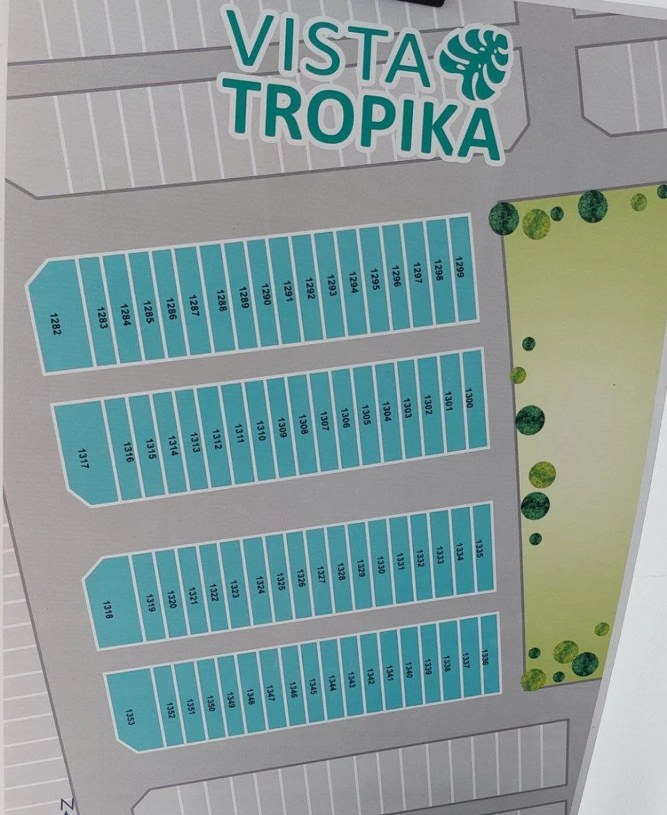 Site plan of Vista Tropika showing 72 terrace lots 1282 to 1353 in four rows beside an open green area, Lahat, Ipoh, Perak